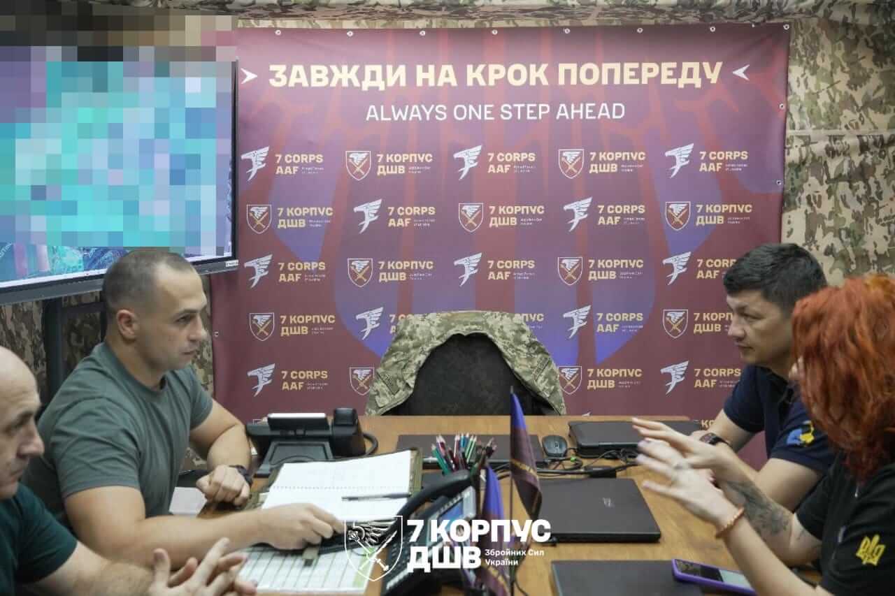Віталій Кім передав дрони 7 корпусу ДШВ Миколаївщини