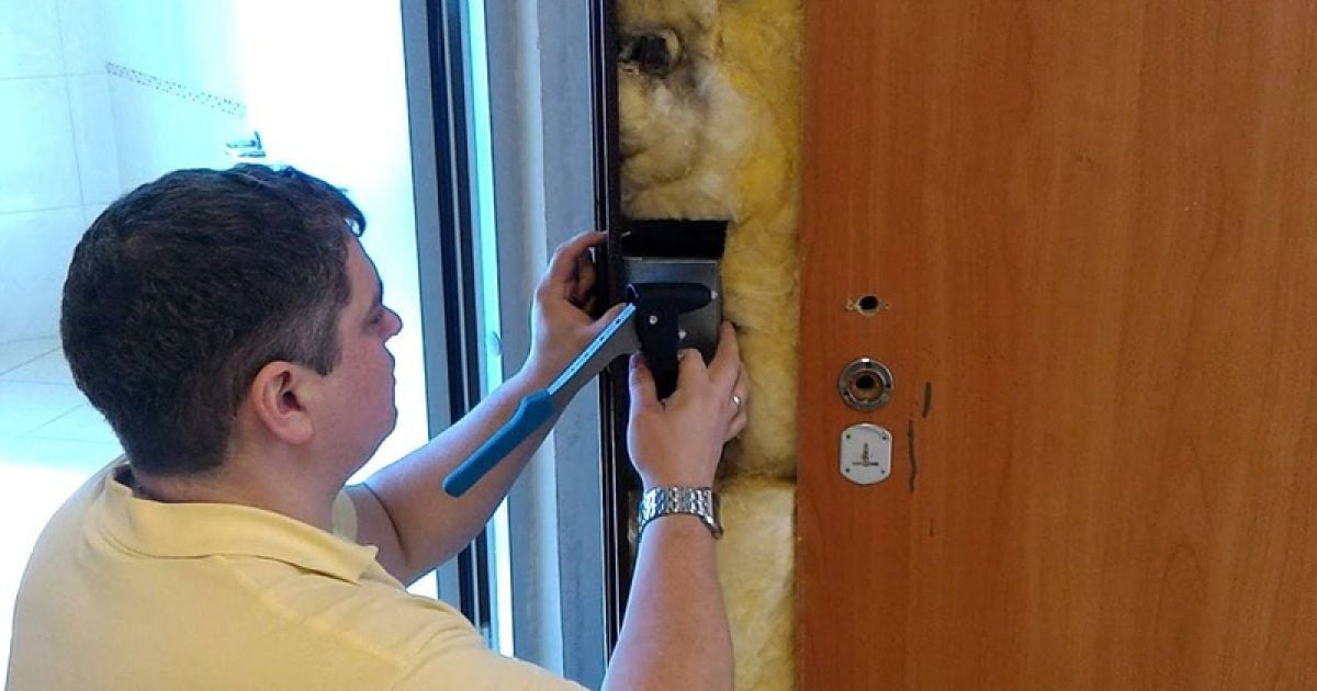 Як захистити вхідні двері від холоду: ефективні рішення