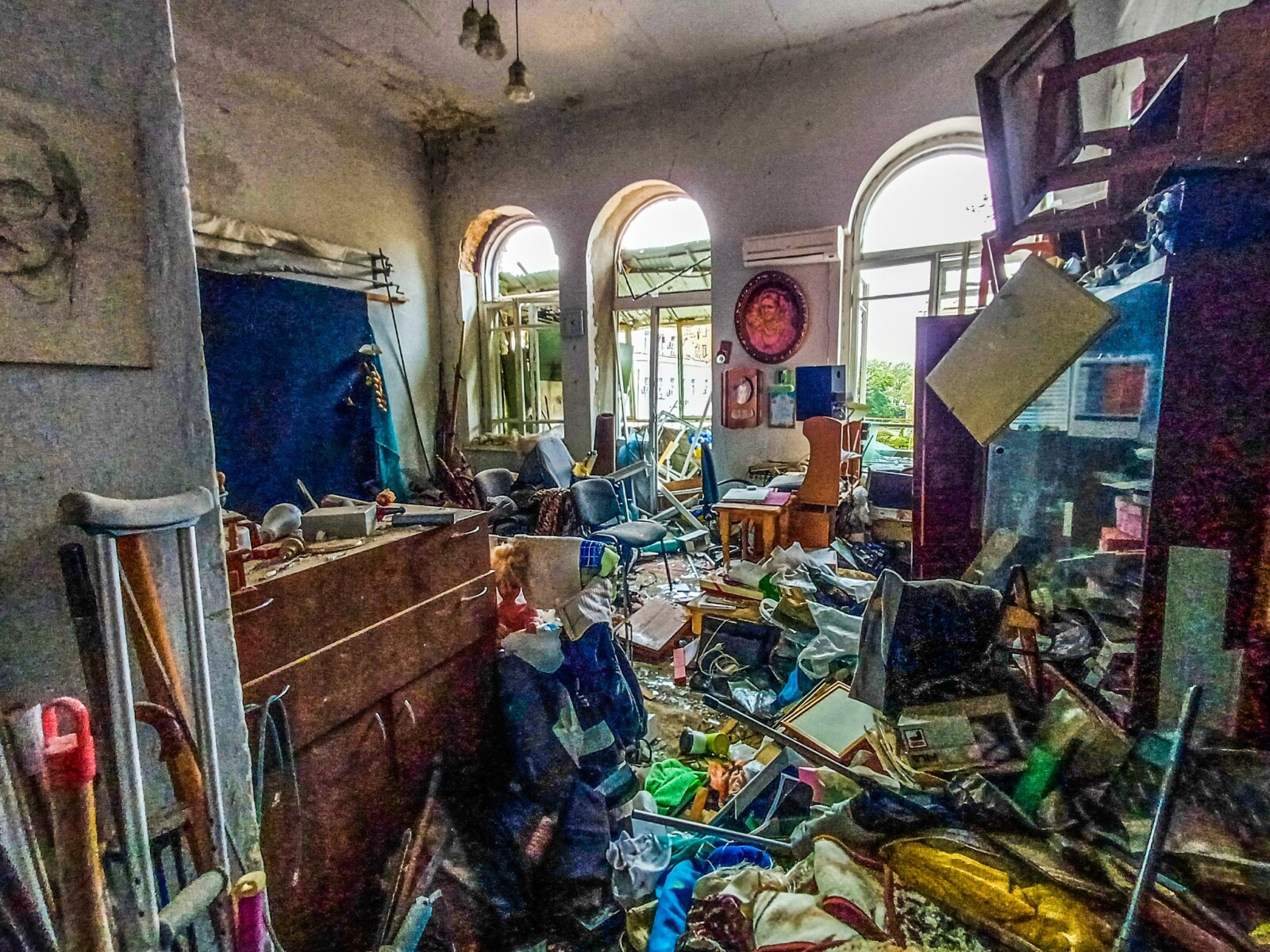 Атака на Дніпро: поранено фотожурналіста, квартира зруйнована
