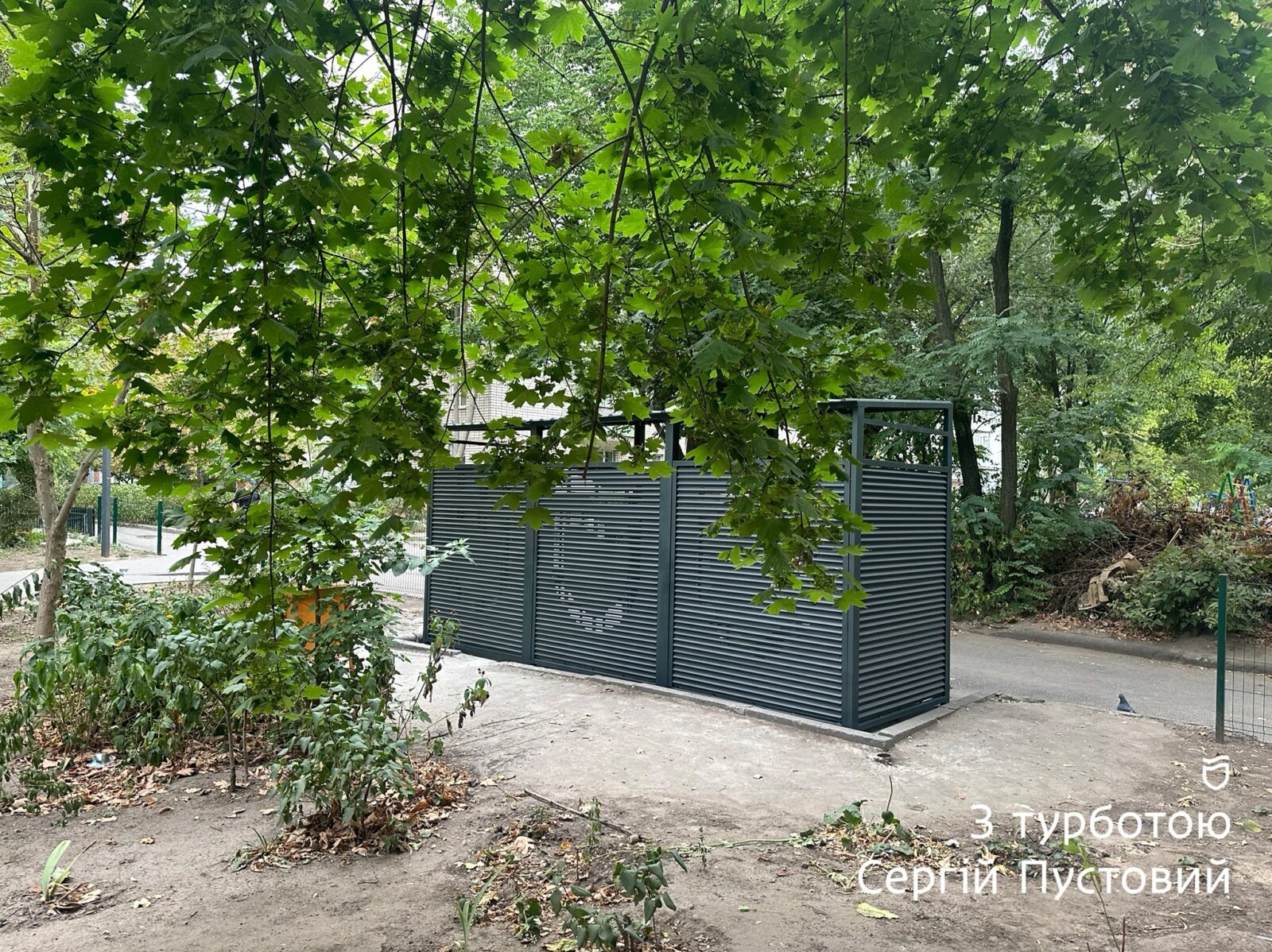 Дніпро оновлює сміттєві майданчики: більше чистоти та зручності