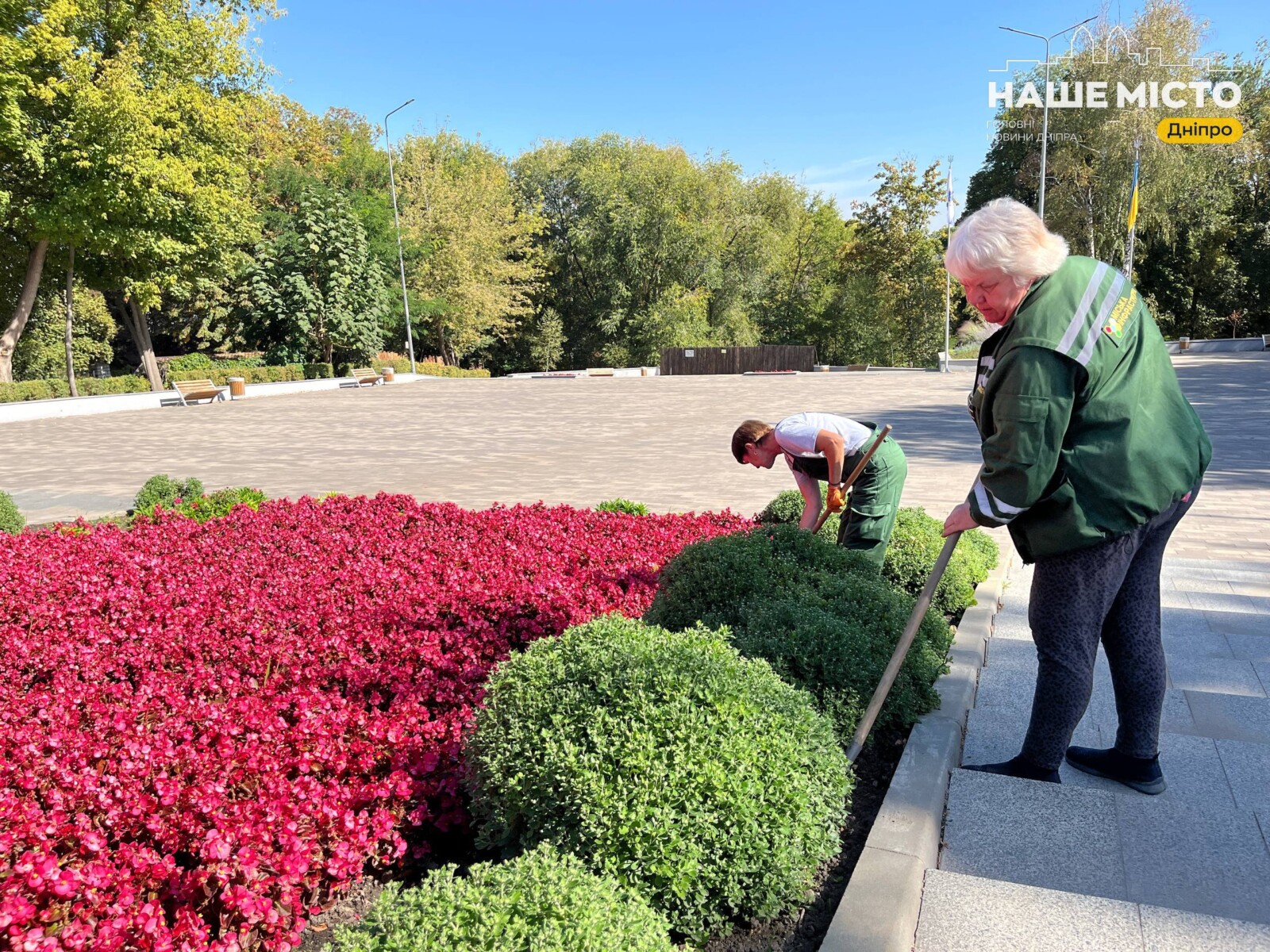Осіннє прибирання в парку «Зелений Гай» Дніпра