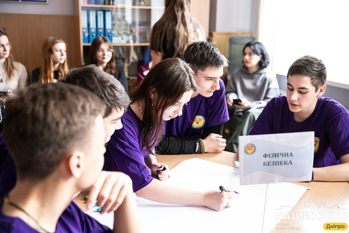 У Дніпрі школярів навчають, як діяти під час відключень світла