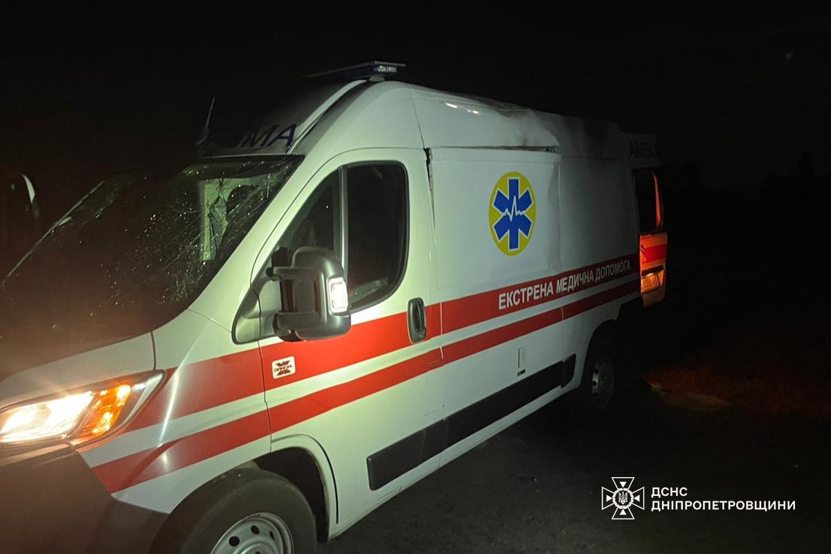 Обстріл карети швидкої у Нікополі: поранені медики