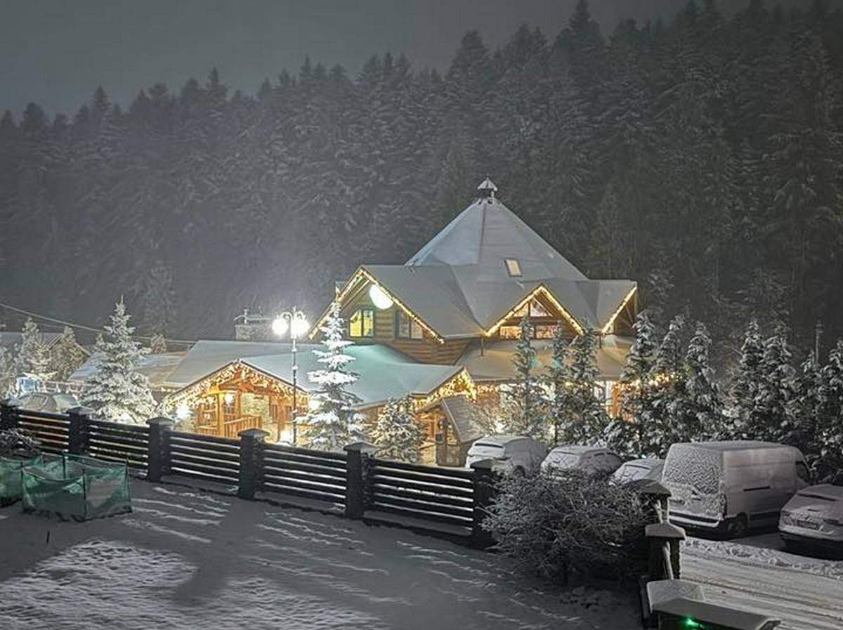 Сильні снігопади охопили захід України