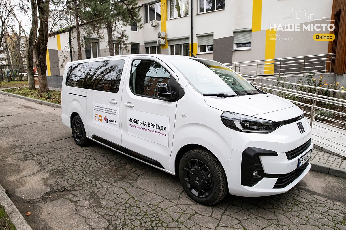 У Дніпрі мобільна бригада отримала новий автомобіль для допомоги постраждалим від насильства
