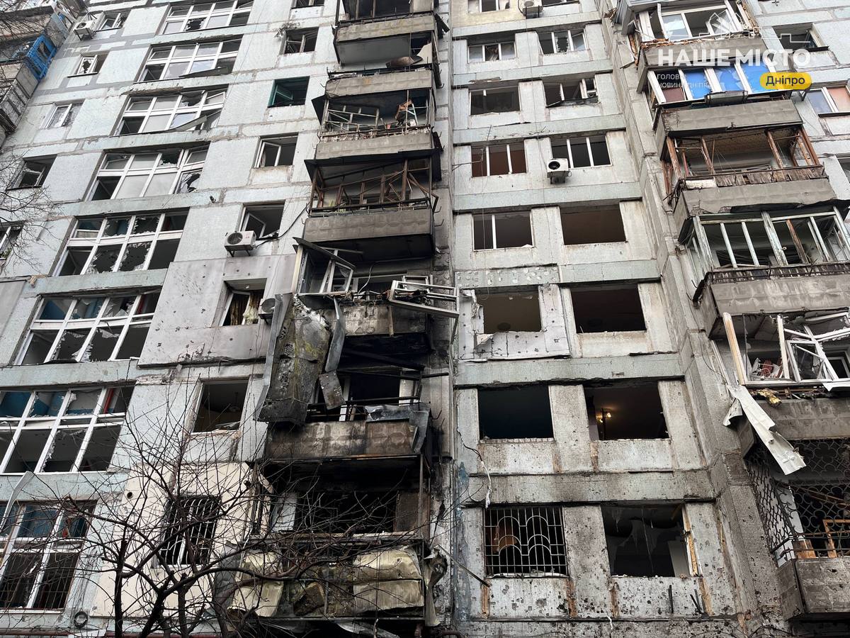 Наслідки обстрілу Дніпра: пошкоджено будинки, є постраждалі
