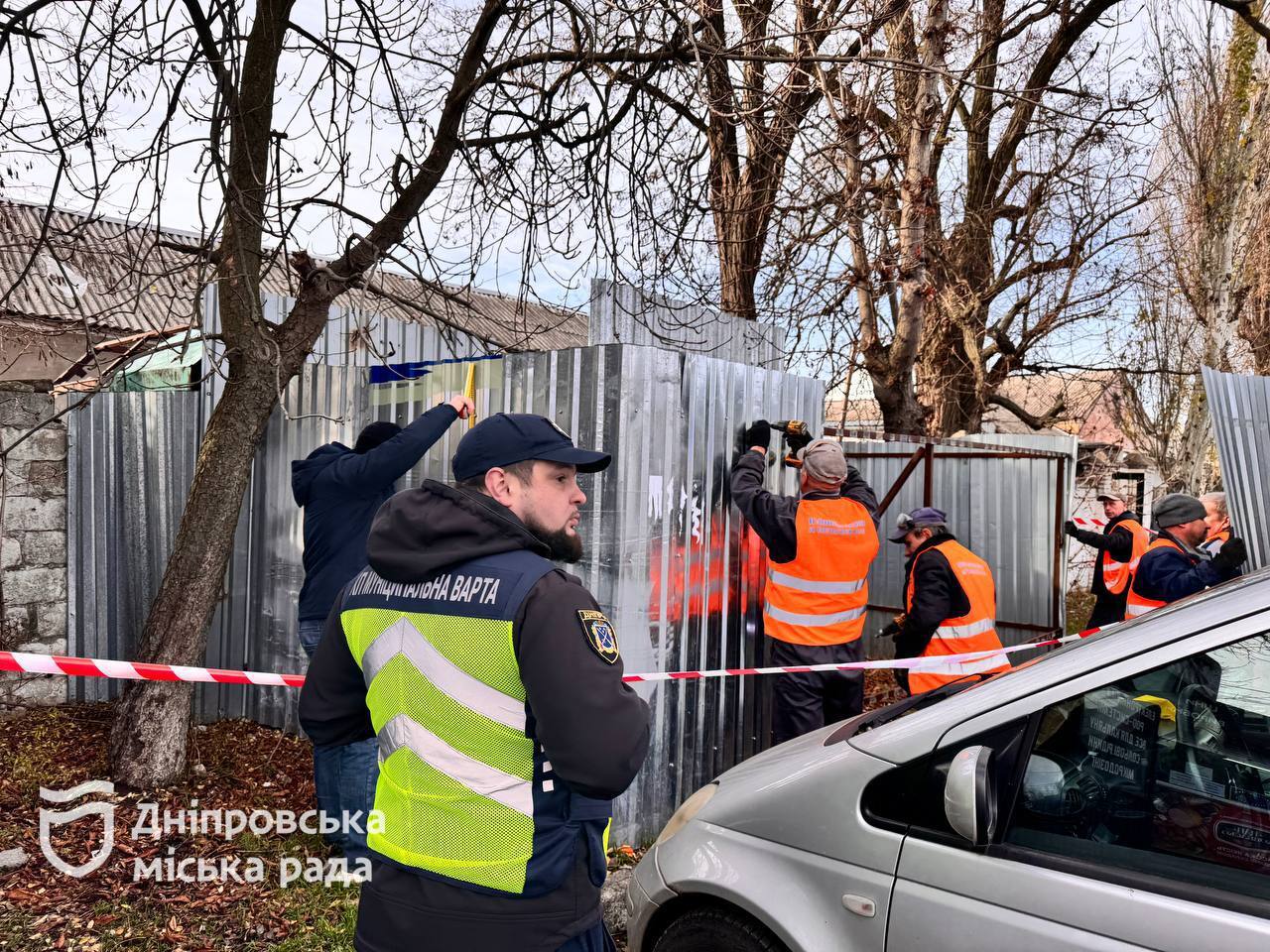 У Дніпрі знесли незаконну огорожу