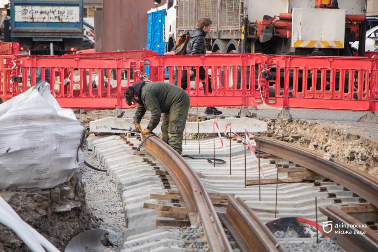 Масштабний ремонт трамвайної колії в Дніпрі: завершення робіт наближається