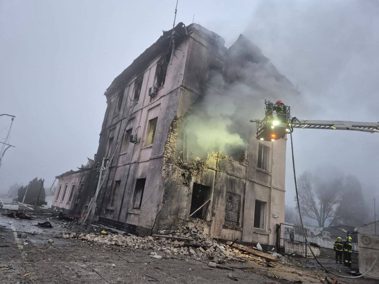 У Кам'янському атаковано залізничний вокзал