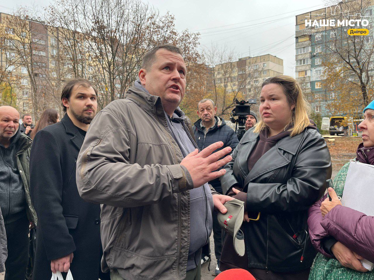 У Дніпрі через ворожу атаку демонтують півтора під'їзди житлового будинку