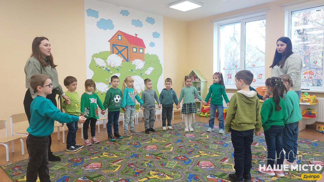 Діти Дніпра фарбують доброту: стартував проєкт “Розфарбуй світ добром”