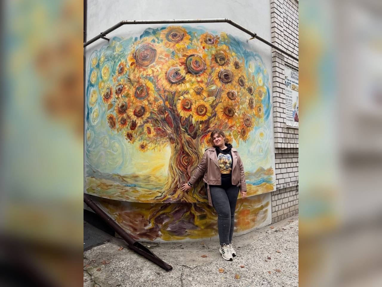 У Дніпрі з'явився новий символічний мурал із соняшників