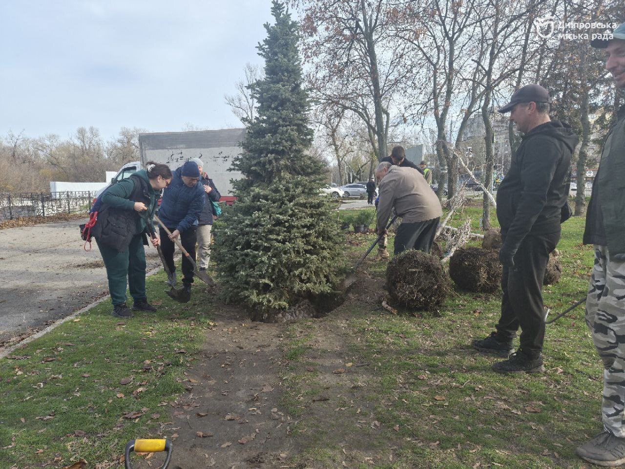 Дніпряни активно долучаються до акції «Дніпро квітучий»