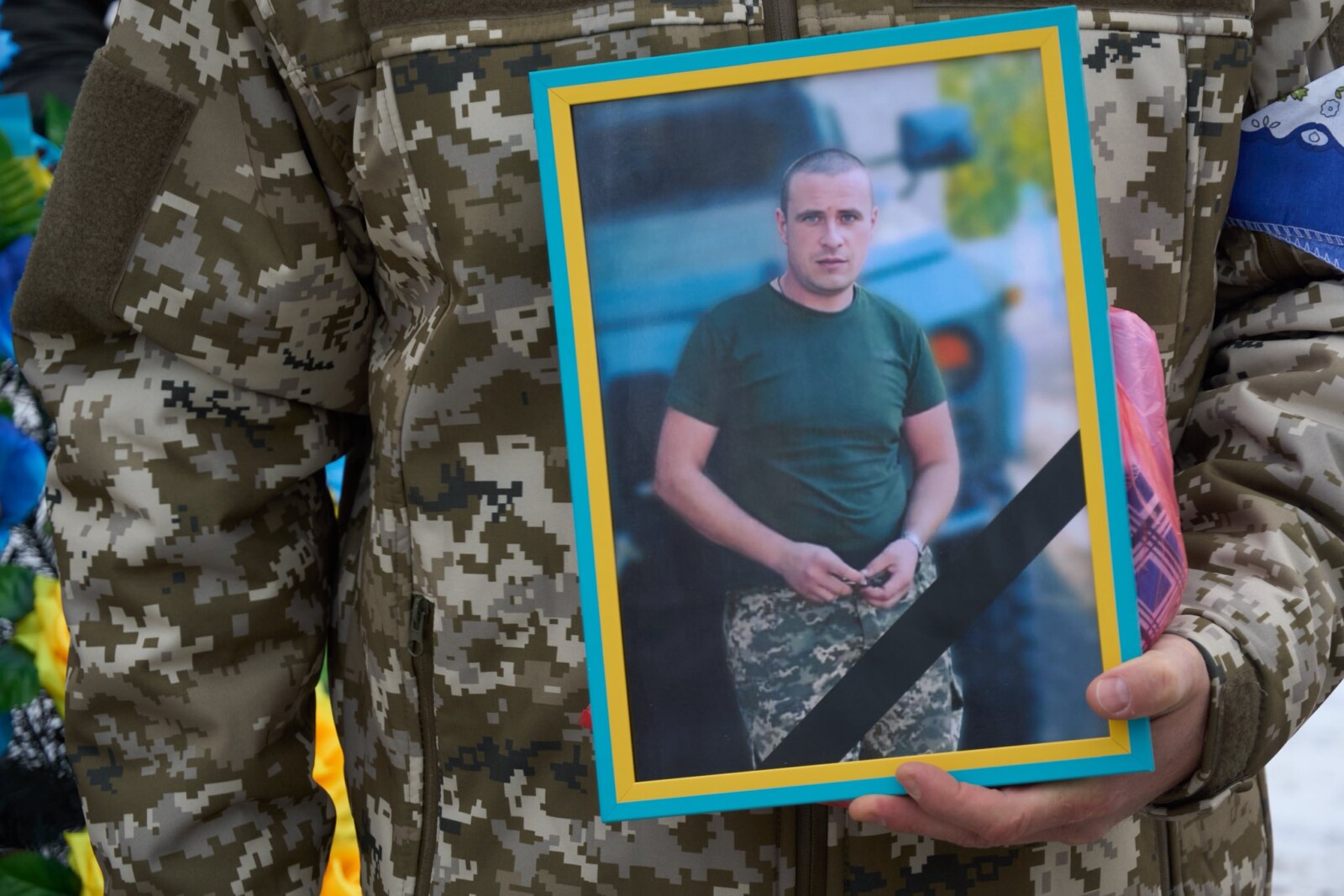 В Нікополі попрощалися з солдатом Олександром Болюбашем