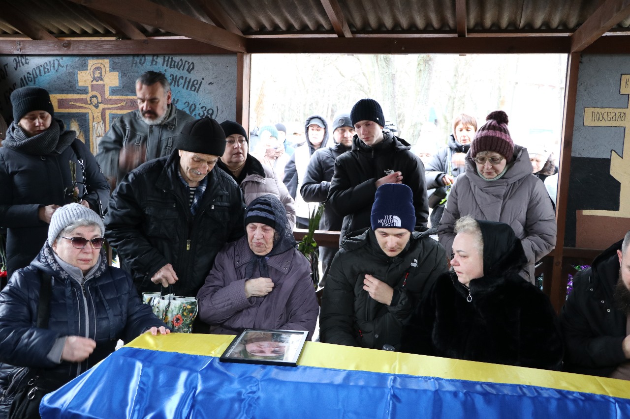 Нікополь прощався з героєм: помер молодший сержант Олександр Мироненко