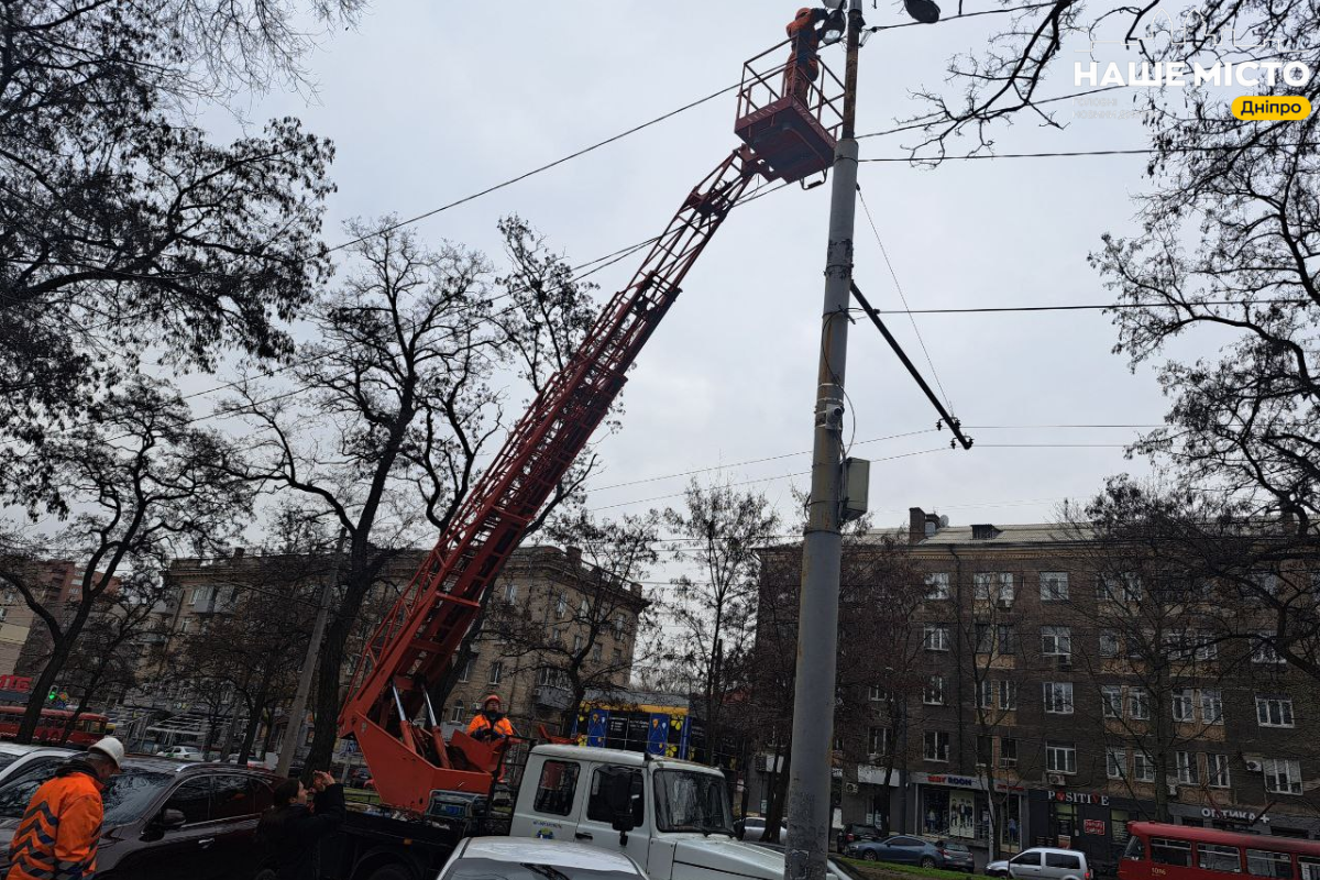 Оновлення освітлення на проспекті Лесі Українки у Дніпрі