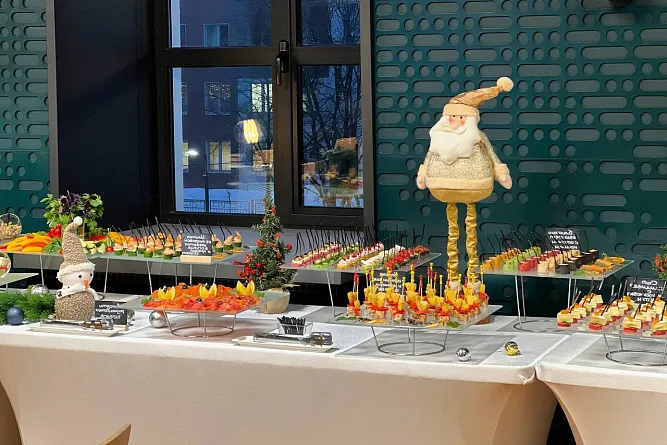 Організація новорічного застілля у Дніпрі: замовляємо кейтеринг