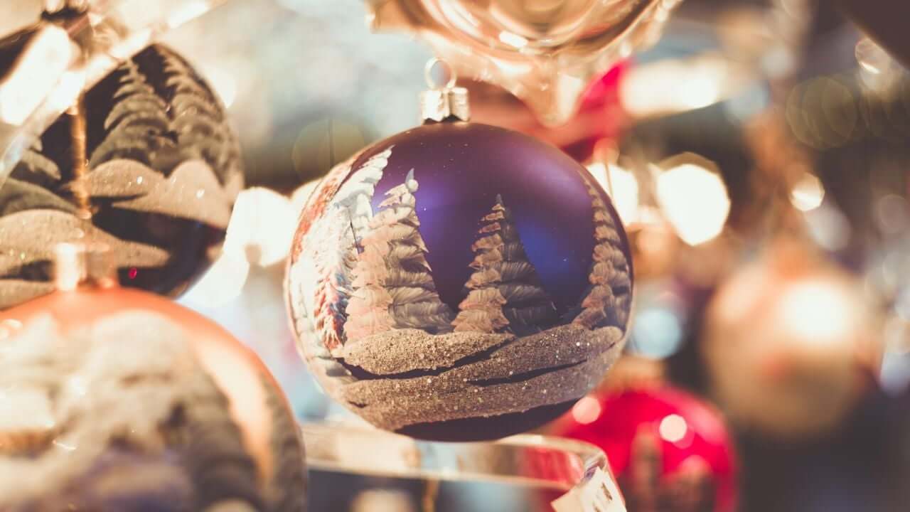 Основні свята грудня 2025: календар для українців