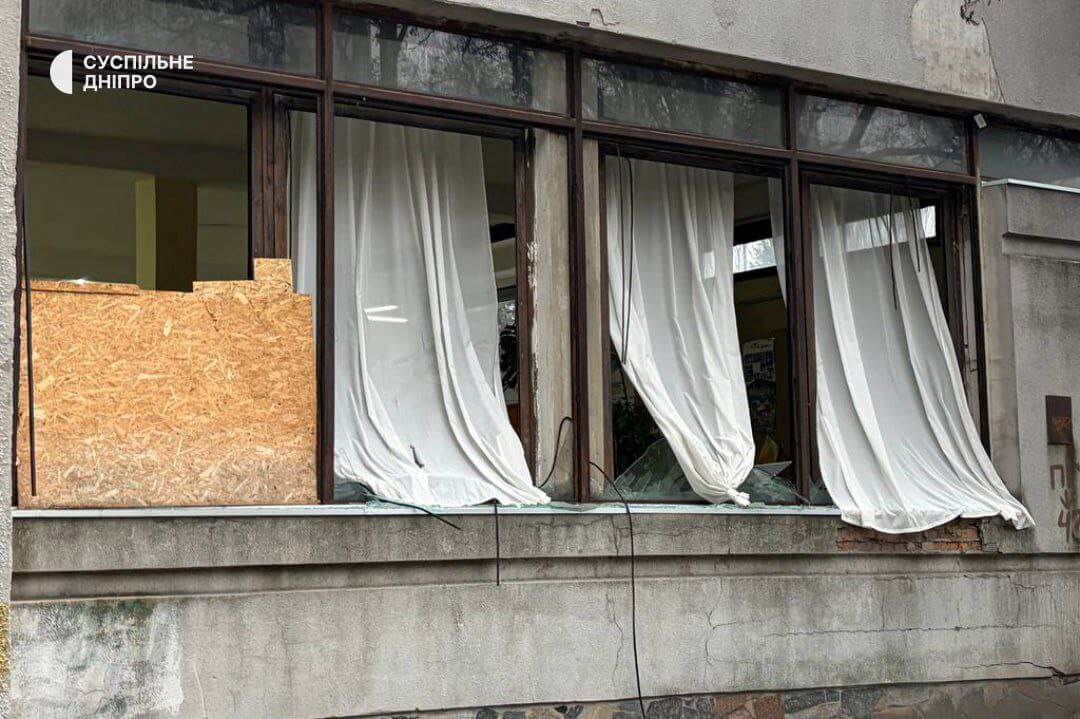 Ракетний удар по Дніпру: масштабні руйнування та пошкодження