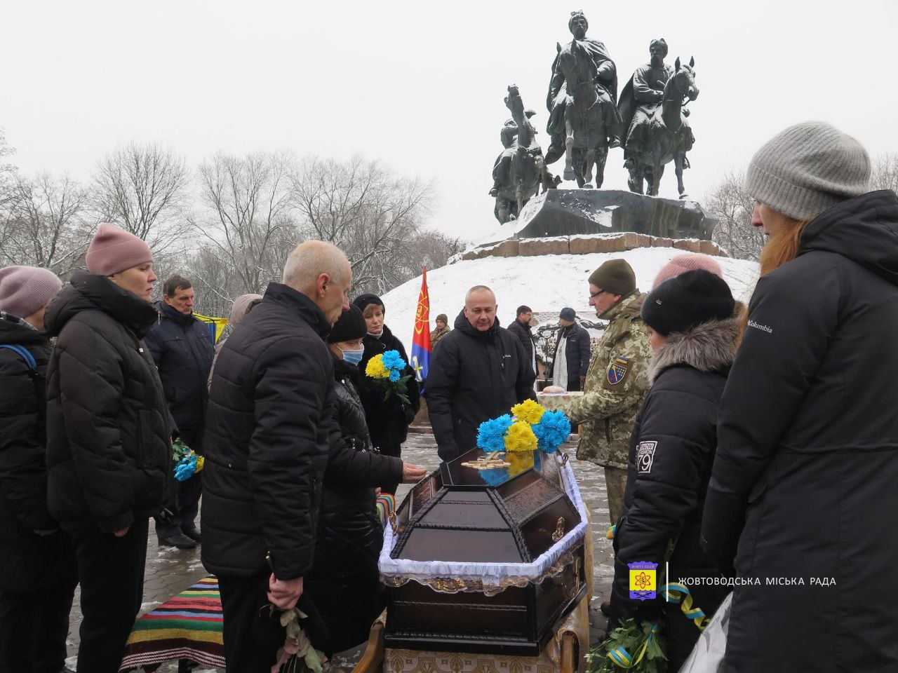 Жовті Води прощаються з героєм: пам'ять 27-річного воїна Михайла Власенка