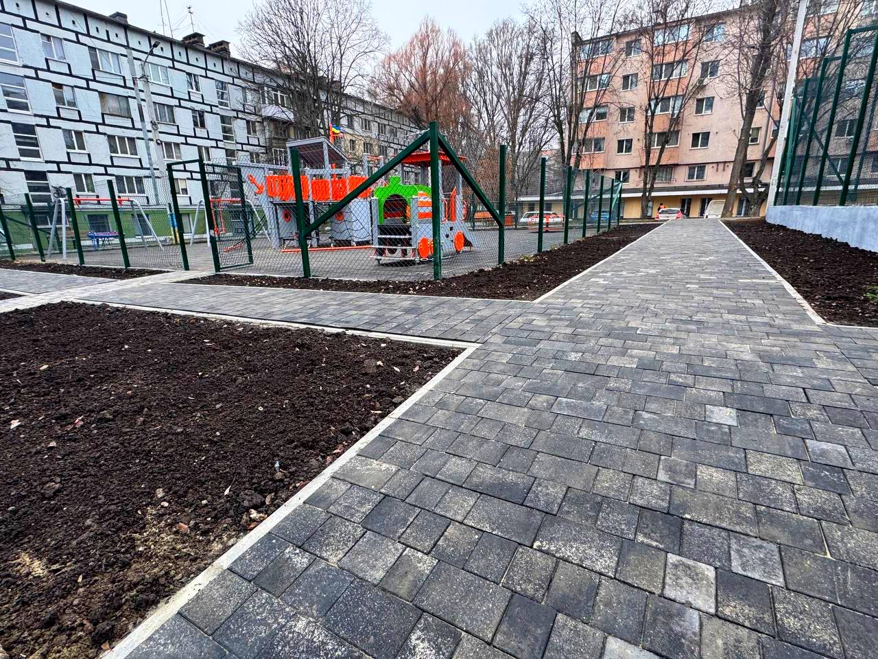 Нова зона відпочинку на 12 кварталі в Дніпрі