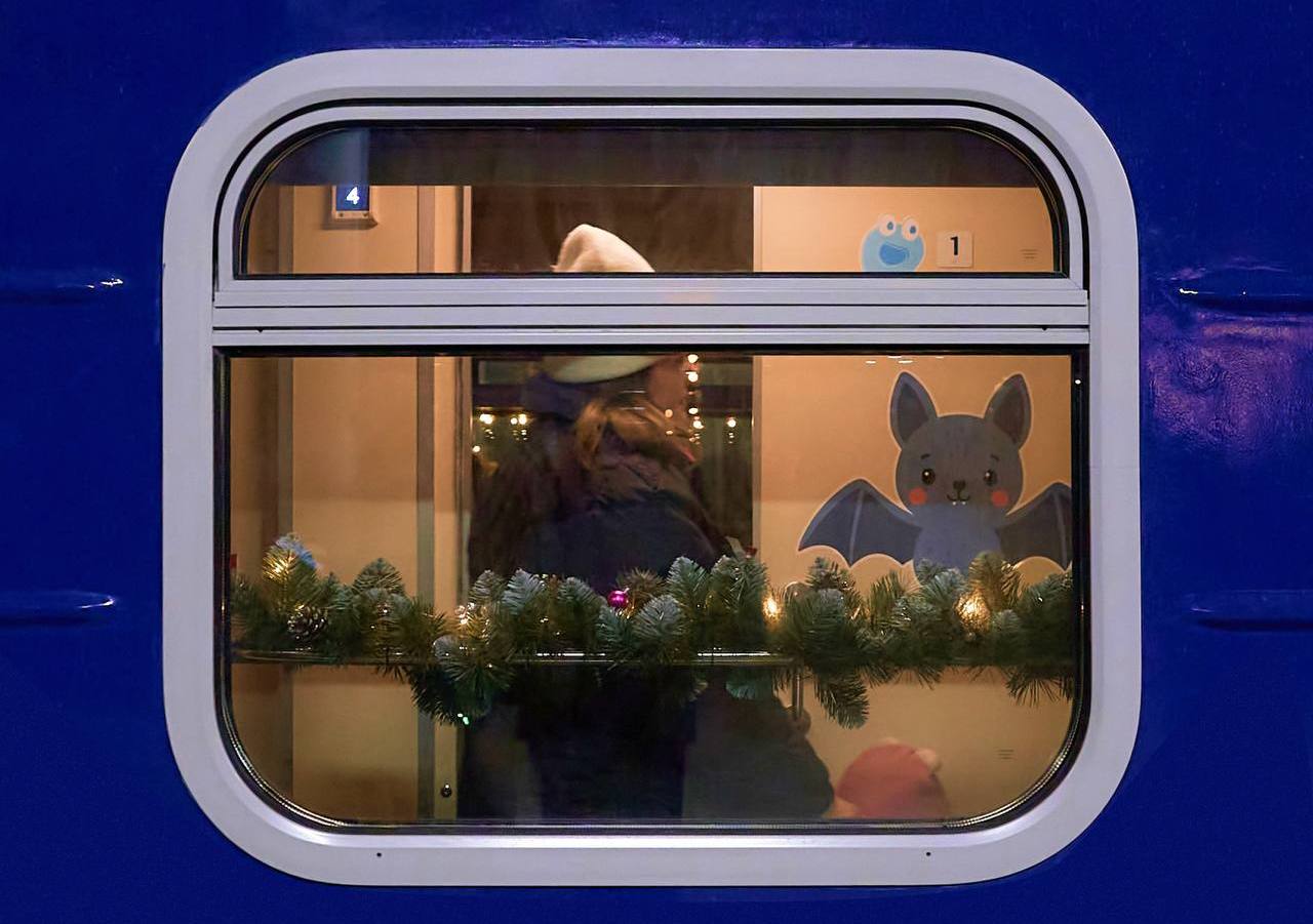 Укрзалізниця запускає додаткові поїзди на свята