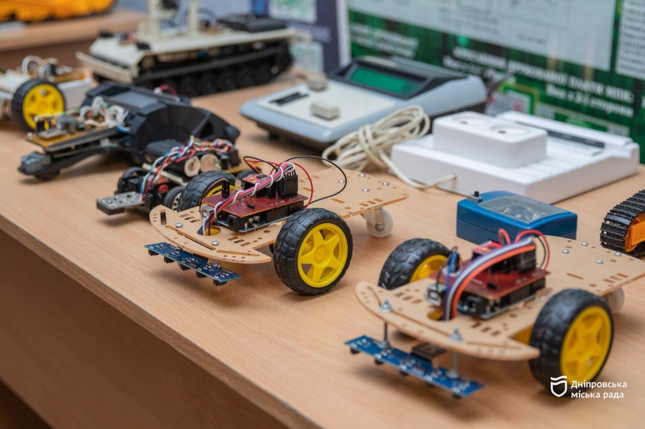 Юні винахідники Дніпра представили інноваційні проєкти