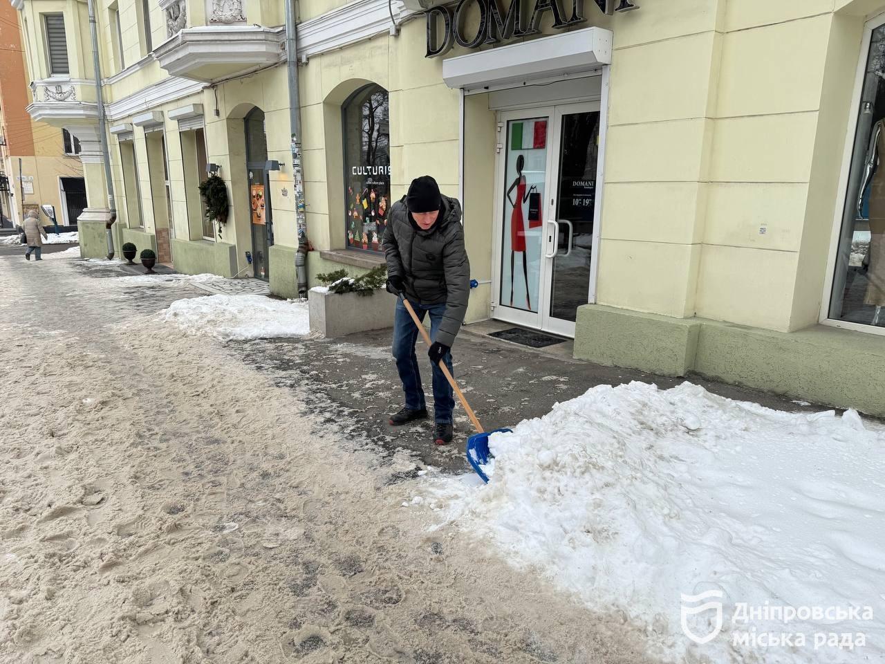 Підприємці Дніпра повинні чистити тротуари взимку