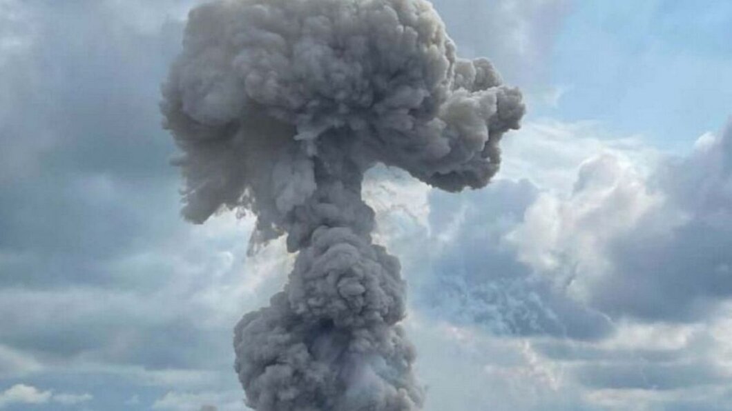 Вибухи в Дніпрі: містян закликають не покидати укриття