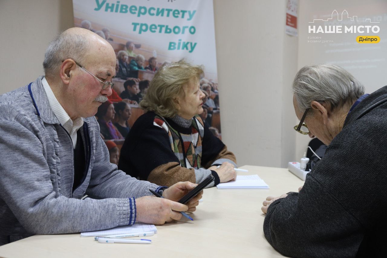 У Дніпрі стартували курси iPhone для літніх: вчимося разом!