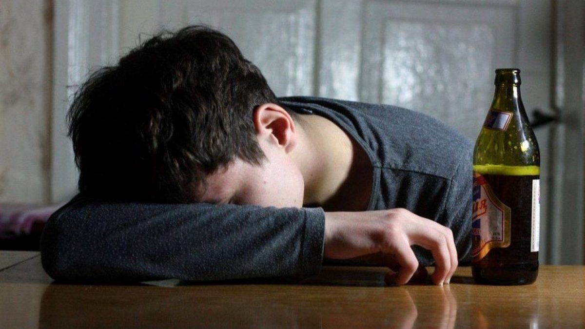 Чому алкоголь небезпечний для підлітків?