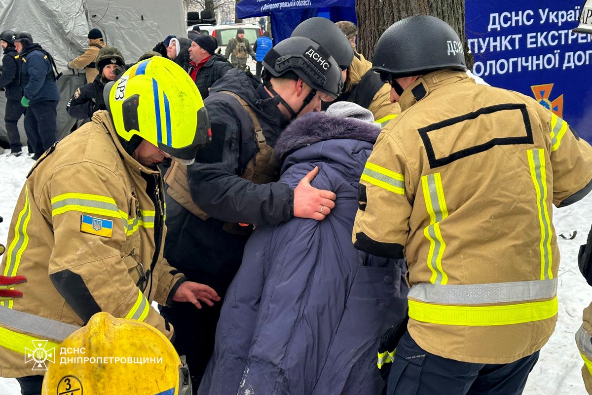 Безпілотники атакували Дніпро: пошкоджено житлову висотку