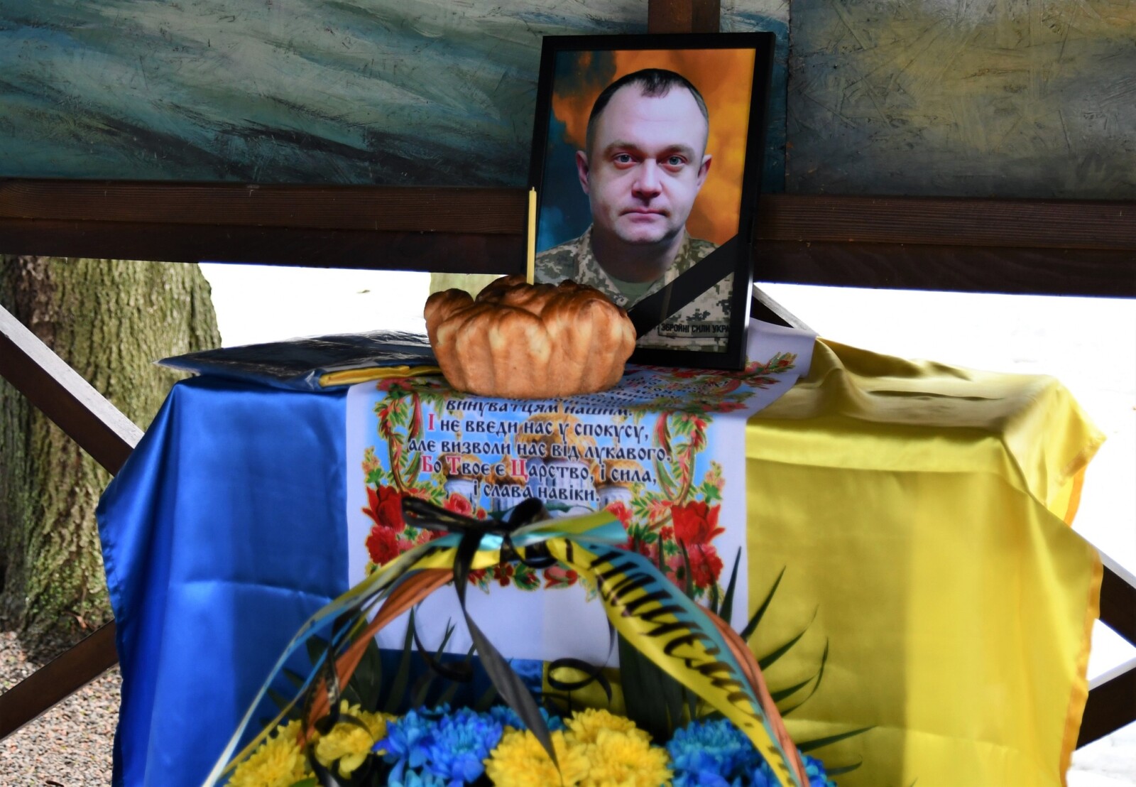 Нікополь прощався з героєм: в останню путь провели матроса Дмитра Мирошниченка