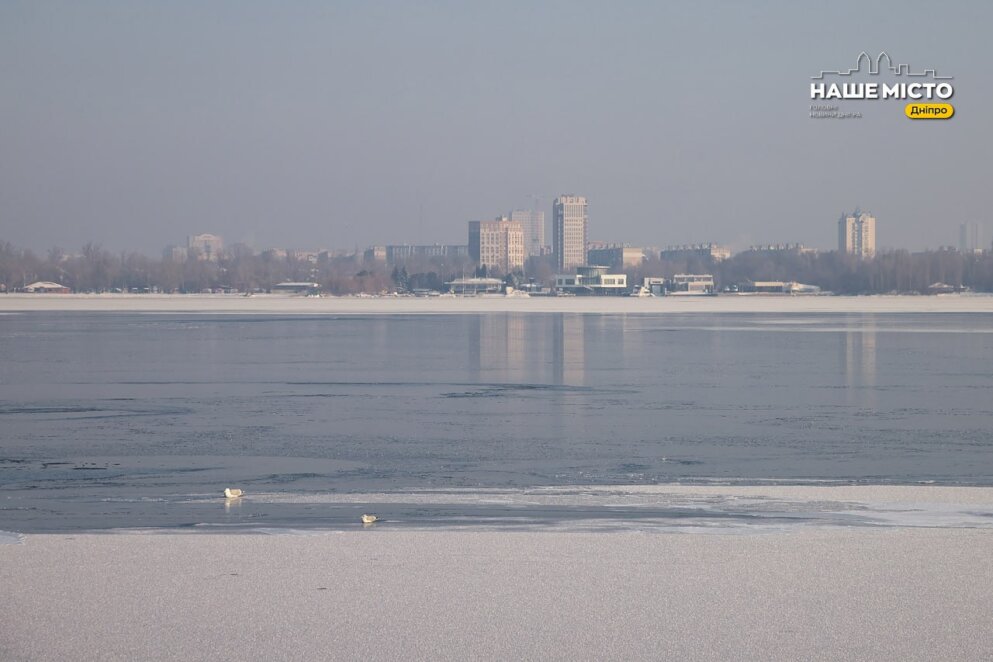 Тривожний ранок у Дніпрі: місто наслуховується вибухів