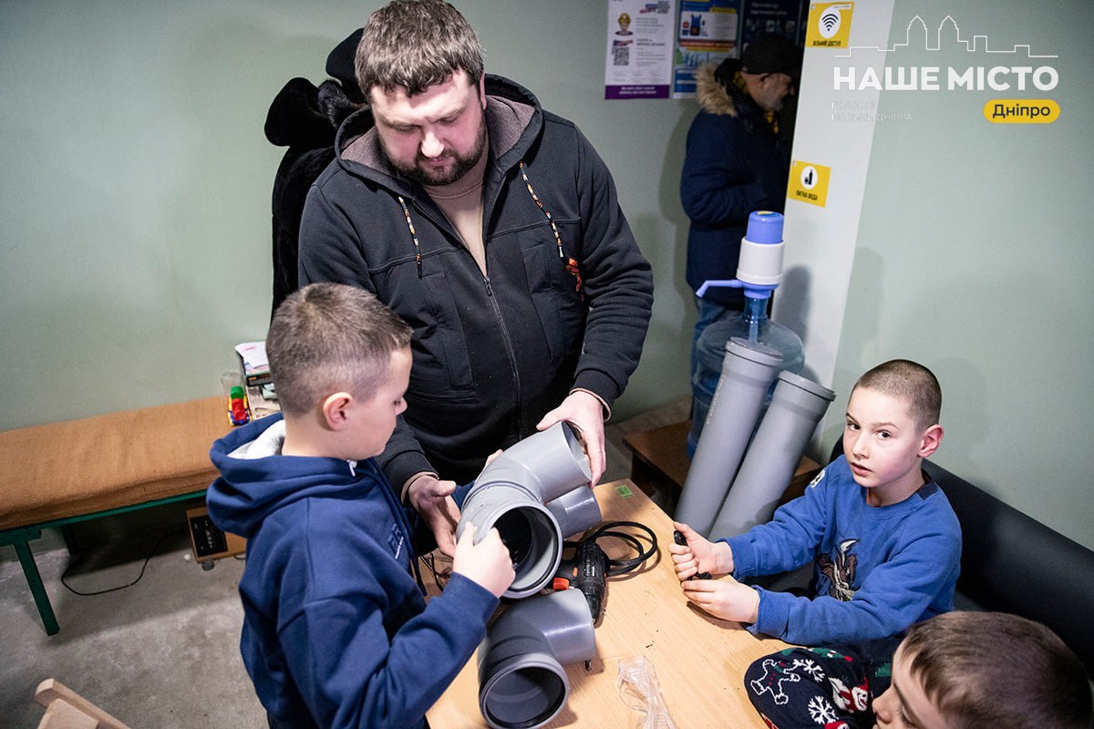 Рятуємо чотирилапих: креативні годівниці для тварин у зоні бойових дій