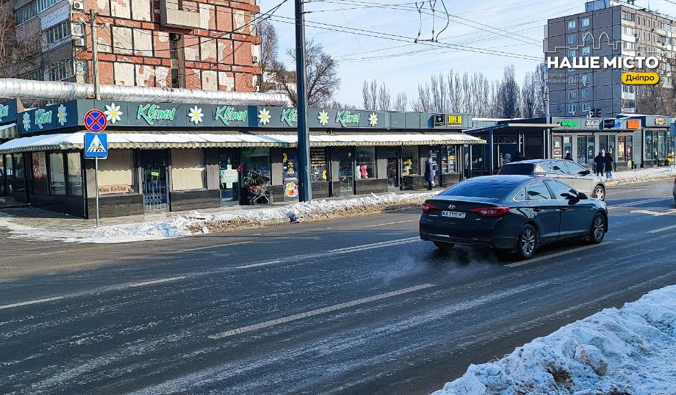 Дніпро контролює прибирання снігу біля тимчасових споруд