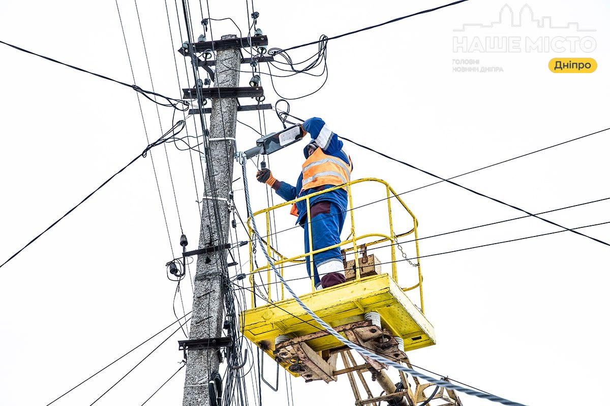 Оновлення вуличного освітлення у Дніпрі: світильники на вулиці Любецькій