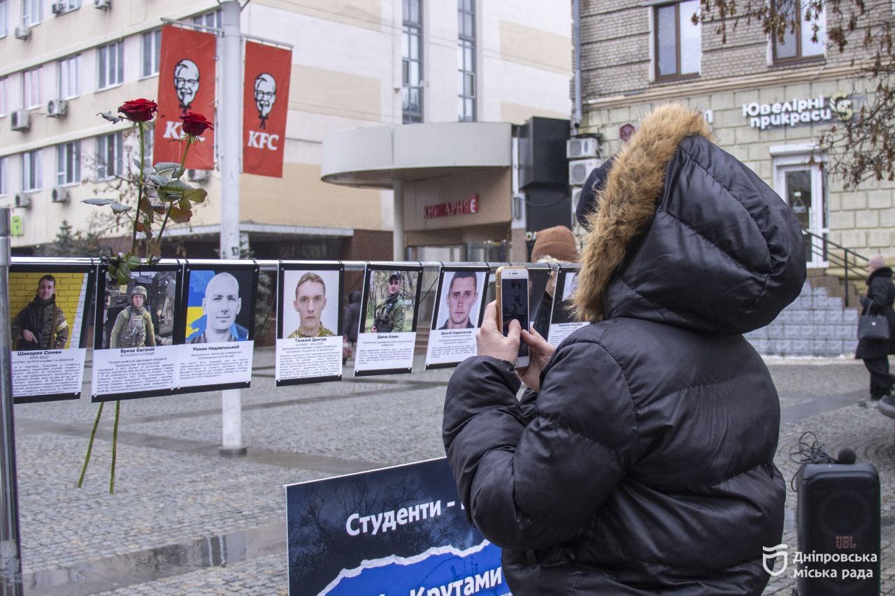 У Дніпрі вшанували пам'ять героїв Крут