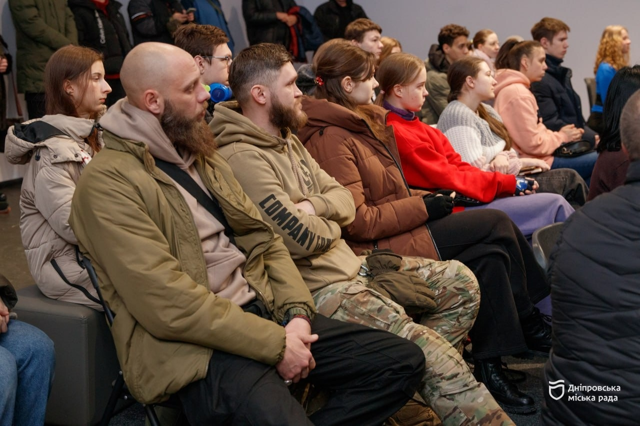 У Дніпрі вшанували пам'ять захисників Донецького аеропорту