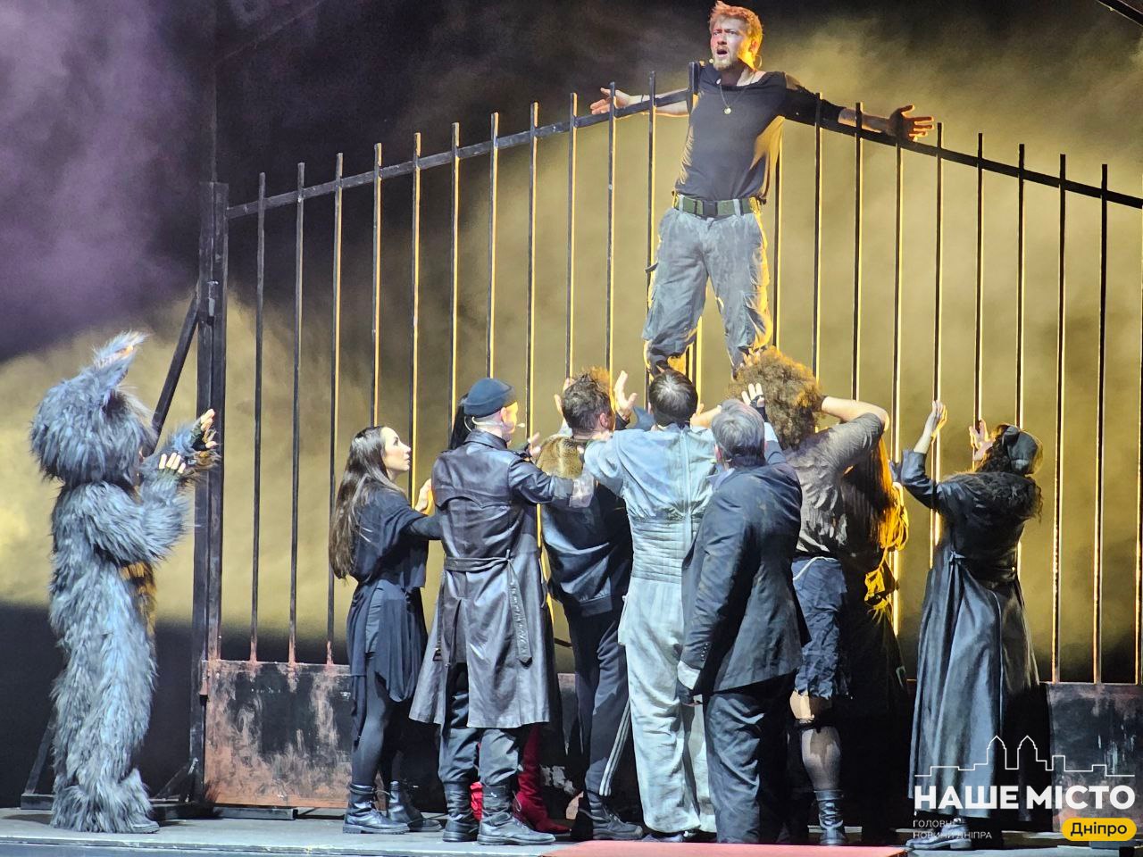 У Дніпрі показали виставу за бестселером Іларіона Павлюка