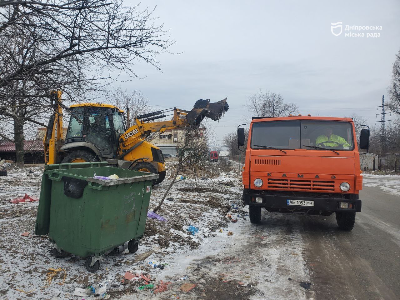 У Дніпрі впорядкували стихійне звалище