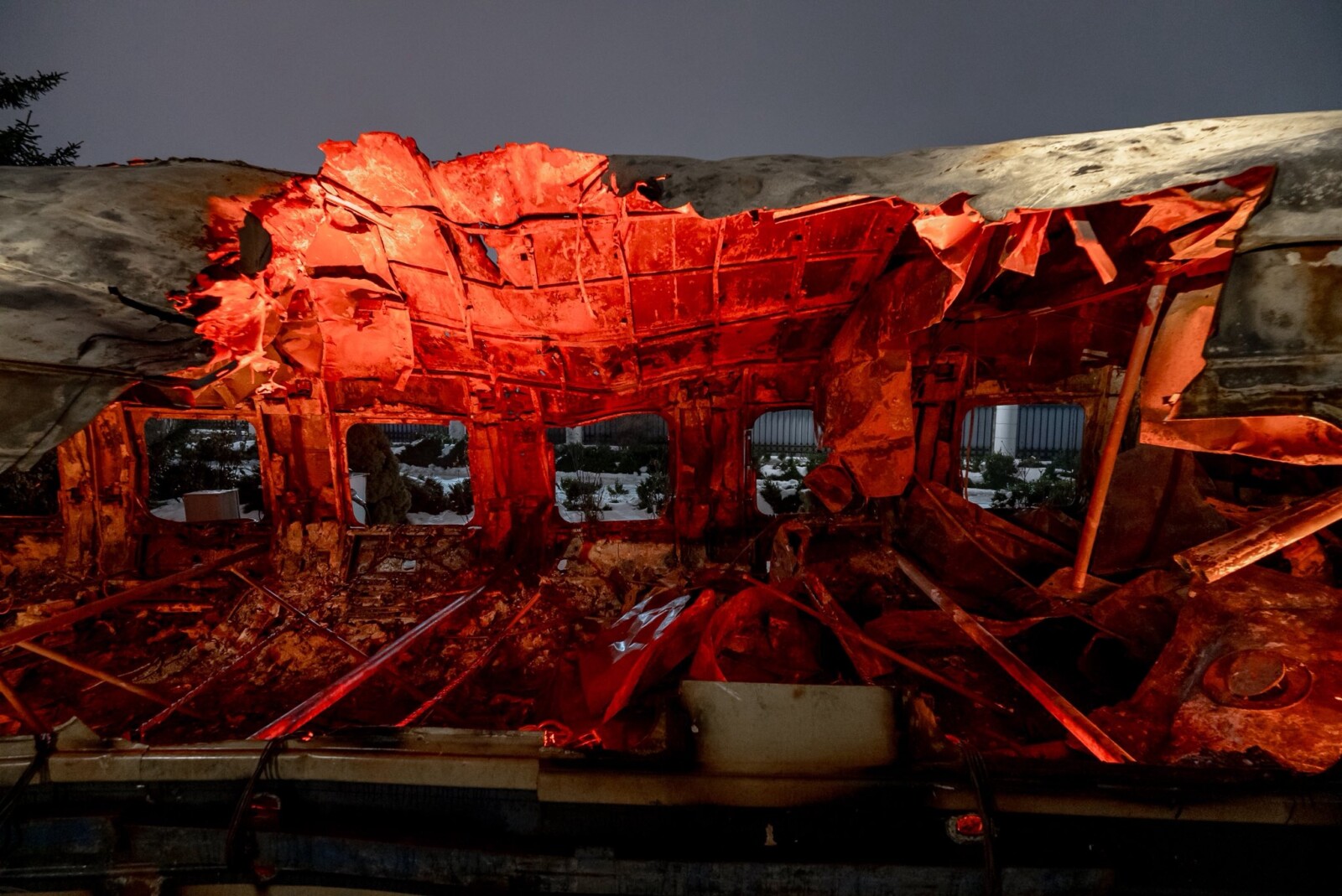 Дніпрянин перетворив зруйнований вагон на меморіал "Пульсуючий біль"