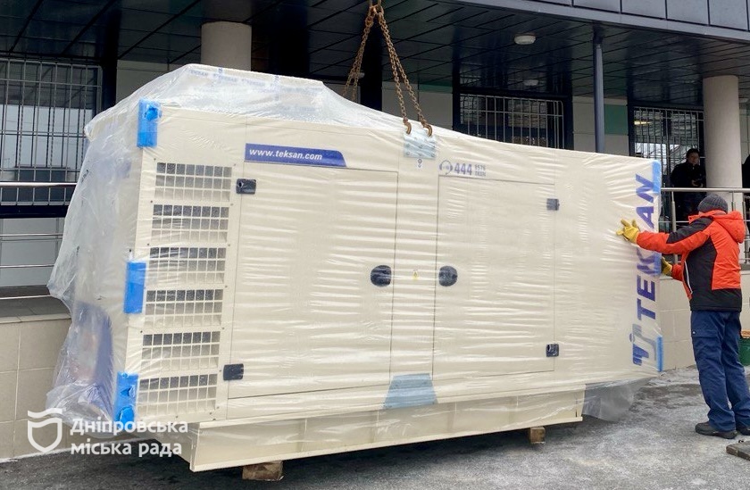 Дніпро забезпечено новими генераторами для стабільності медзакладів