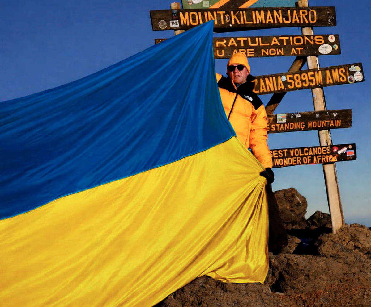 Підприємець із Дніпра підкорив Кіліманджаро і встановив український рекорд