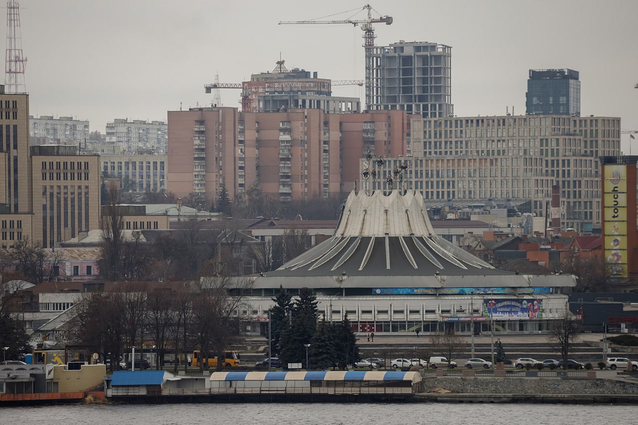 Нічна тривога в Дніпрі: повітряна загроза тривала понад годину