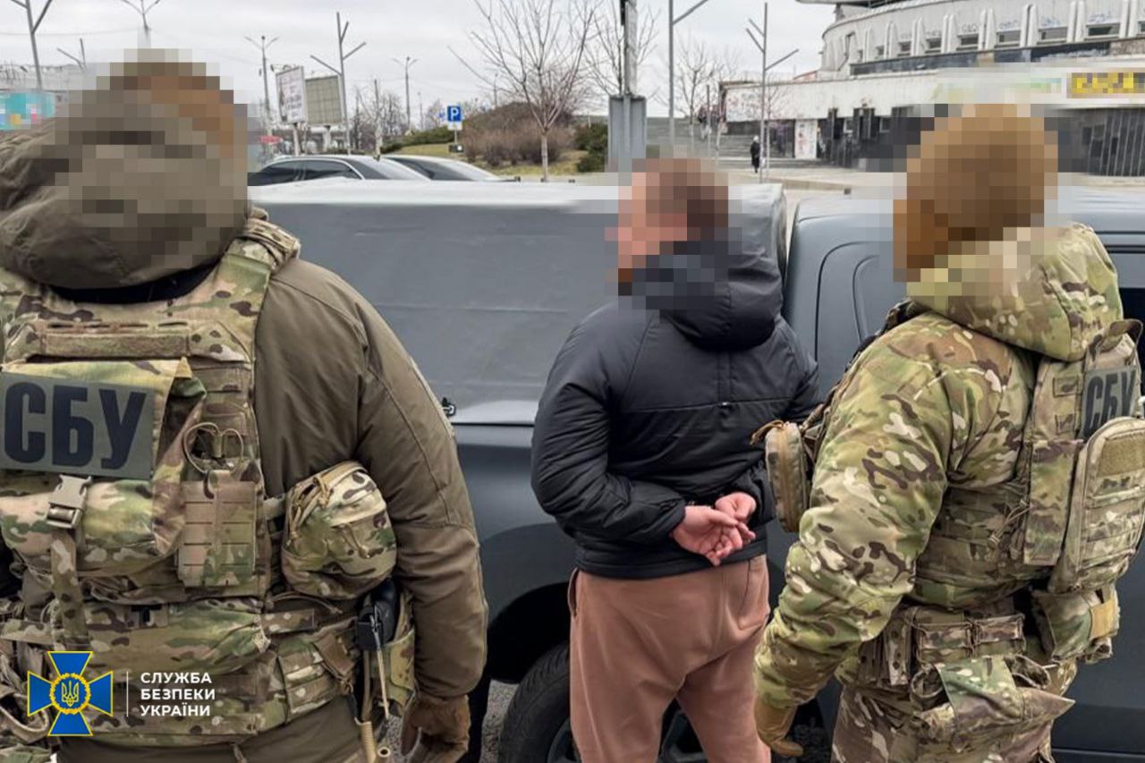 У Дніпрі затримано 11 осіб: розкрито шахрайську схему з виманювання грошей