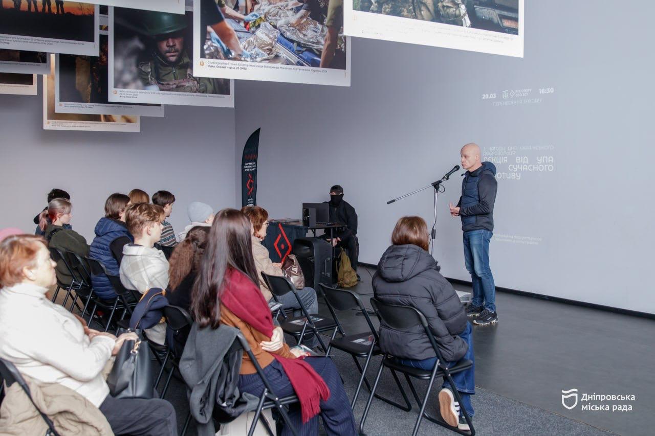 В Дніпрі розповіли про історію та сучасність українського спротиву