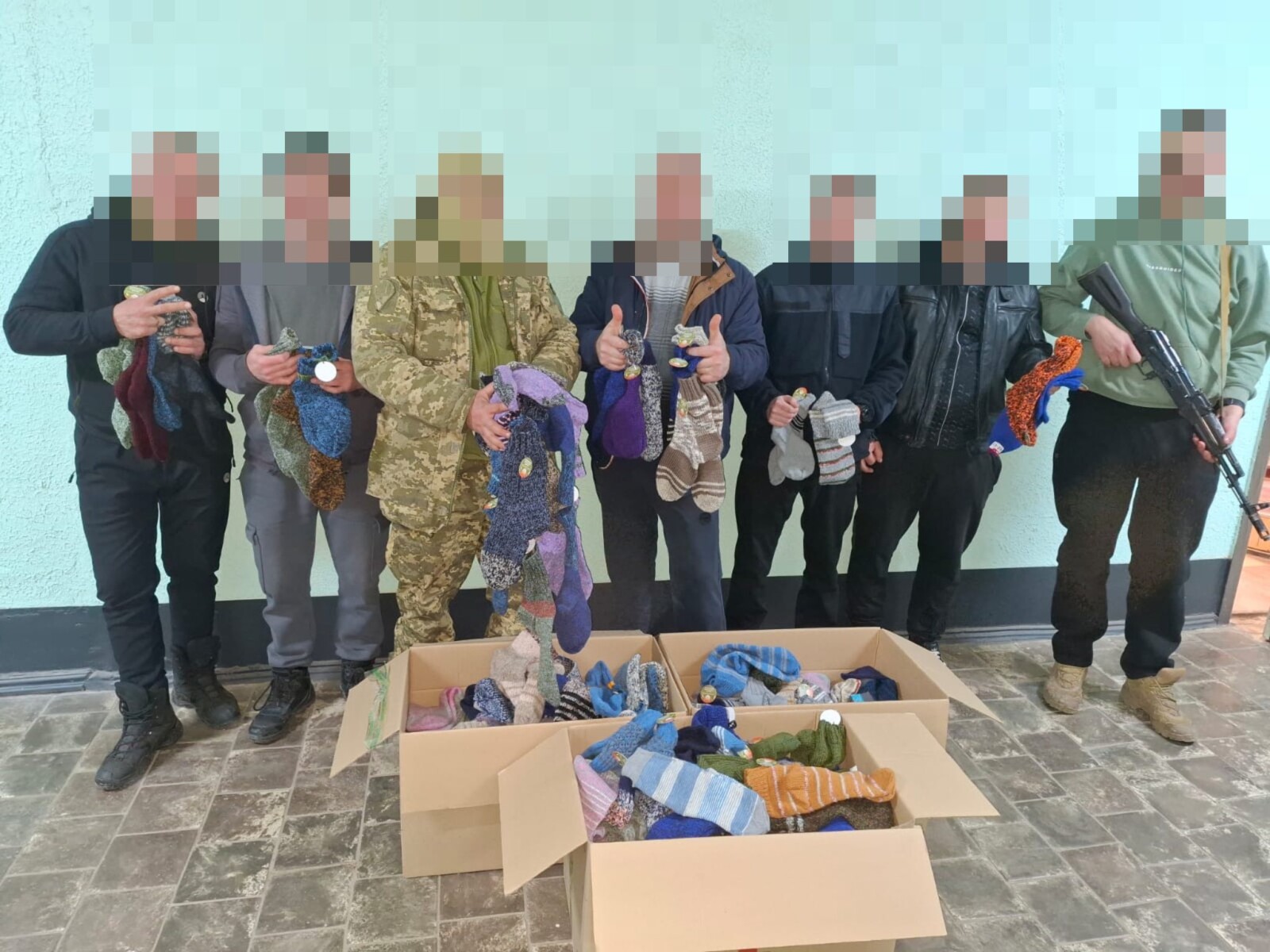 Рекорд у Дніпрі: в’язальний батальйон зігріває ЗСУ