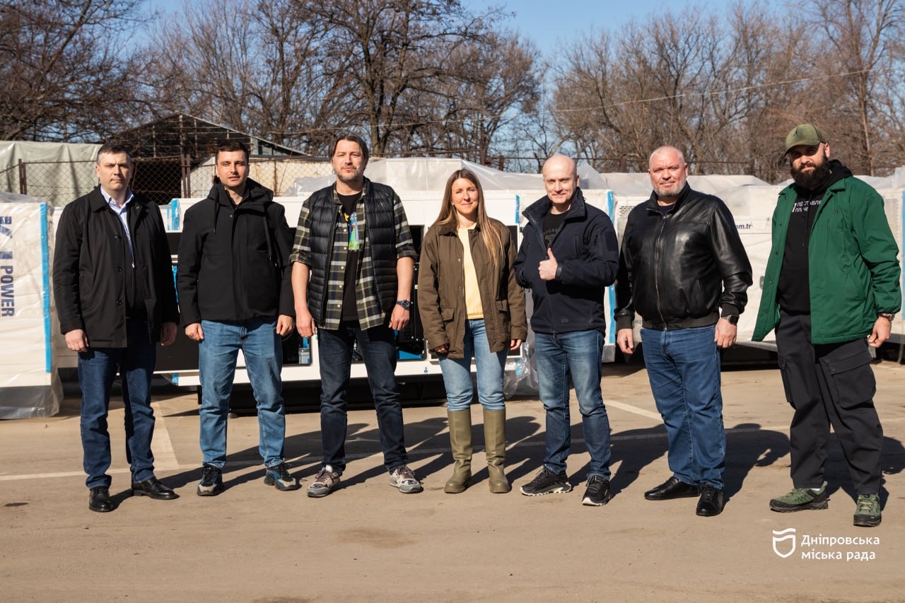 Дніпро отримав 36 генераторів від Гуманітарного фонду