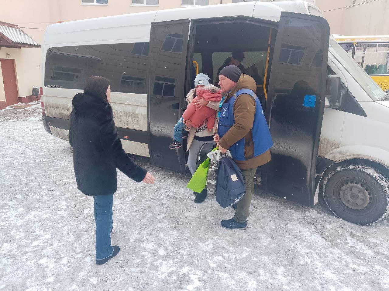 Евакуація з Синельниківських громад: понад 45 тис. осіб виїхали